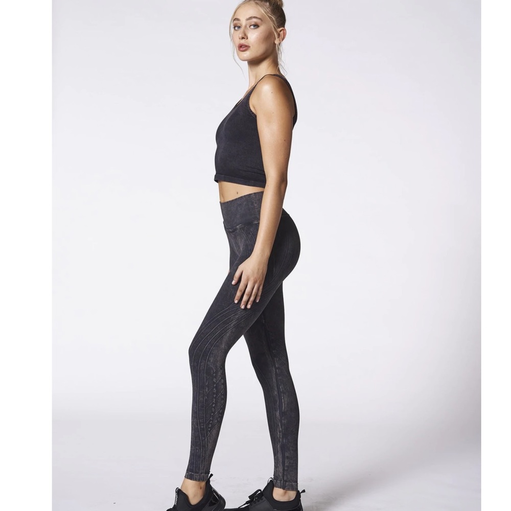 NUX HIGH RISE MESA LEGGING - Picture 2 of 11